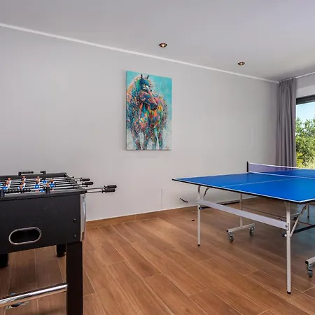 Beautiful In With Wifi Holiday home Opric